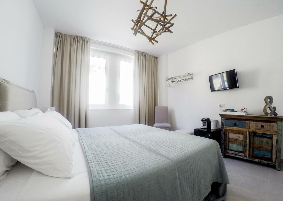 Central Suites Лече Екстериор снимка