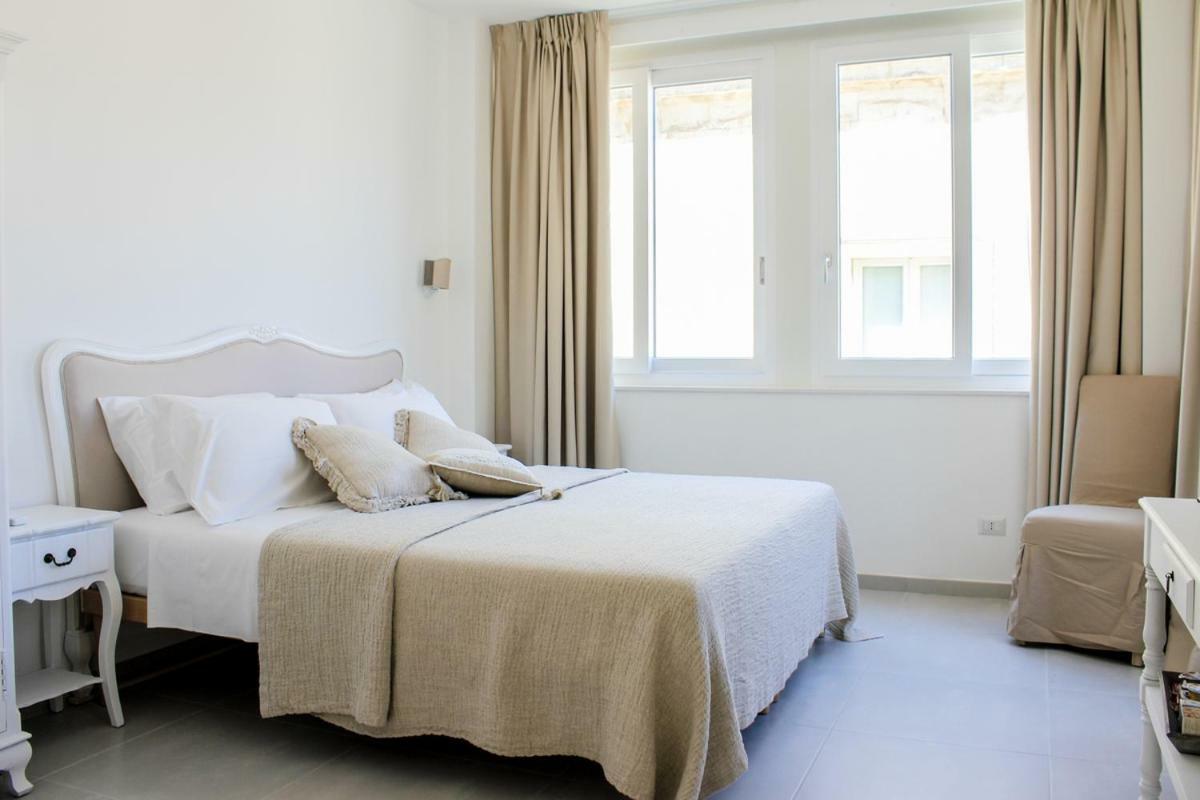Central Suites Лече Екстериор снимка